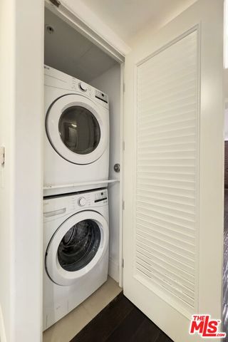 11715 Chenault Street 204, Los Angeles, CA 90049