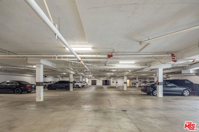 11715 Chenault Street 204, Los Angeles, CA 90049