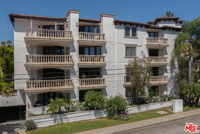 11715 Chenault Street 204, Los Angeles, CA 90049