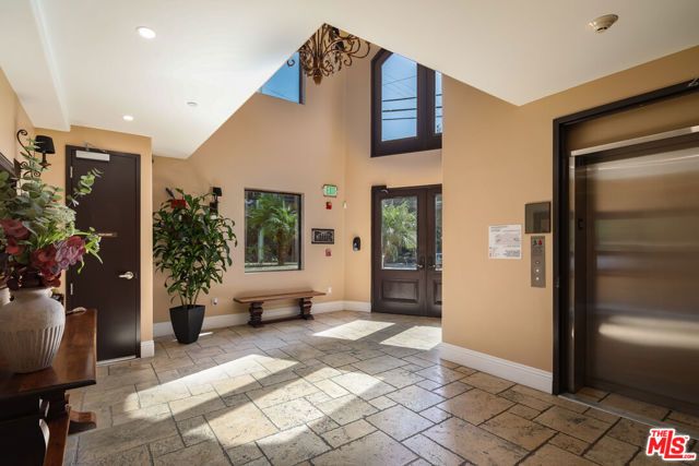 11715 Chenault Street 204, Los Angeles, CA 90049