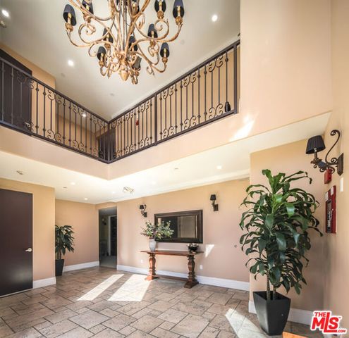 11715 Chenault Street 204, Los Angeles, CA 90049