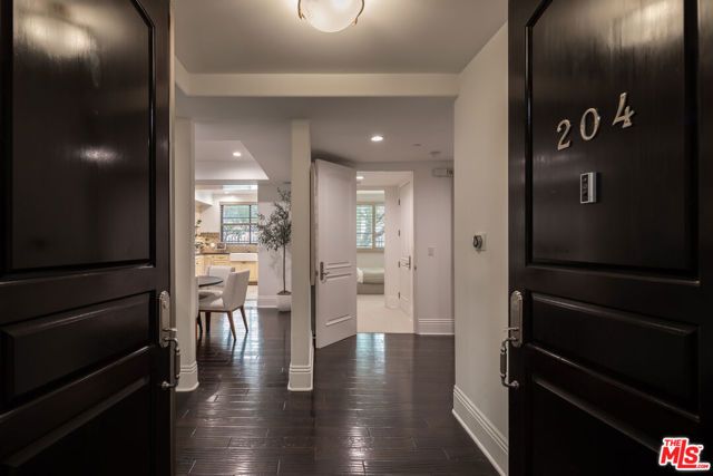 11715 Chenault Street 204, Los Angeles, CA 90049