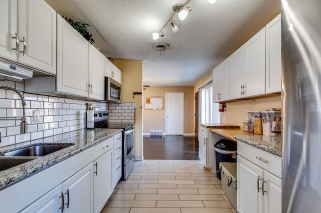 1821 W 21st St S, Wichita, KS 67217