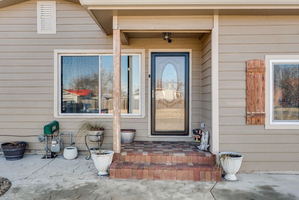 1821 W 21st St S, Wichita, KS 67217