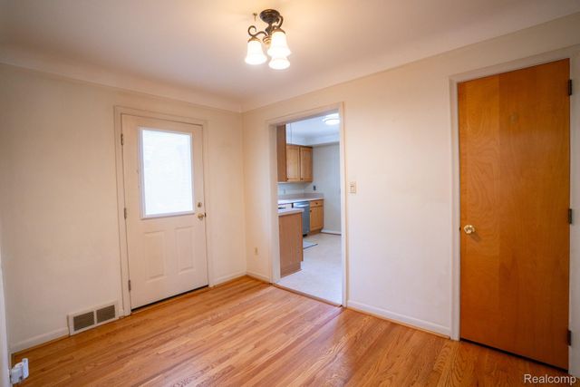 2960 Anna Court, Trenton, MI 48183