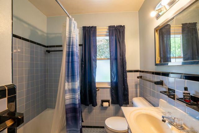 2960 Anna Court, Trenton, MI 48183