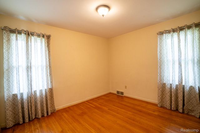 2960 Anna Court, Trenton, MI 48183
