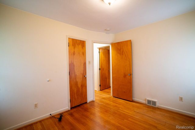 2960 Anna Court, Trenton, MI 48183