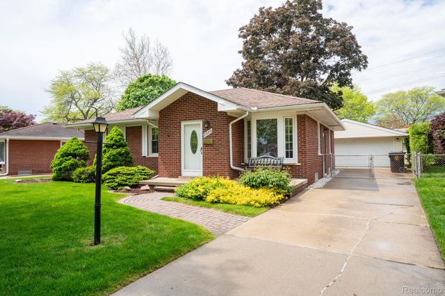 2960 Anna Court, Trenton, MI 48183