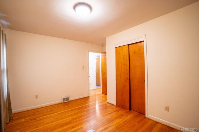 2960 Anna Court, Trenton, MI 48183
