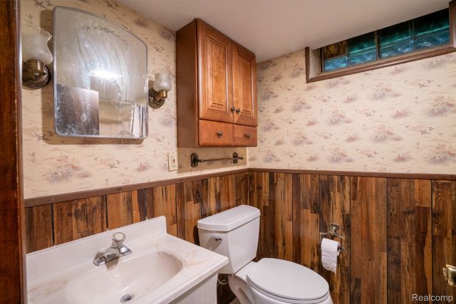 2960 Anna Court, Trenton, MI 48183