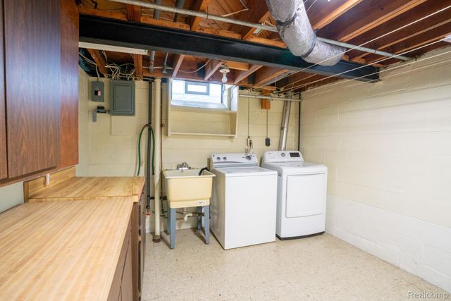 2960 Anna Court, Trenton, MI 48183