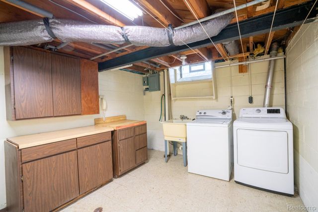 2960 Anna Court, Trenton, MI 48183