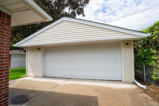 2960 Anna Court, Trenton, MI 48183