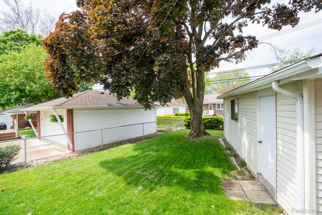 2960 Anna Court, Trenton, MI 48183