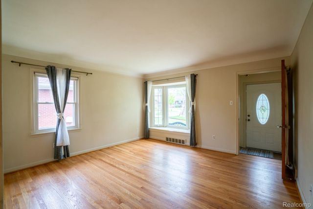 2960 Anna Court, Trenton, MI 48183