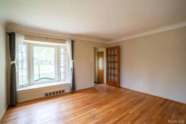 2960 Anna Court, Trenton, MI 48183