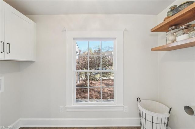 907 Sunset Drive, High Point, NC 27262