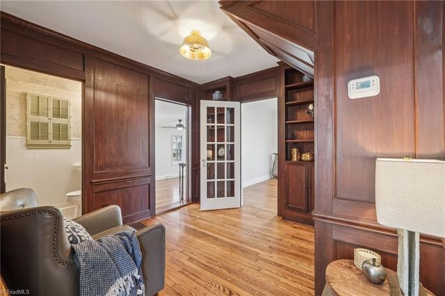 907 Sunset Drive, High Point, NC 27262