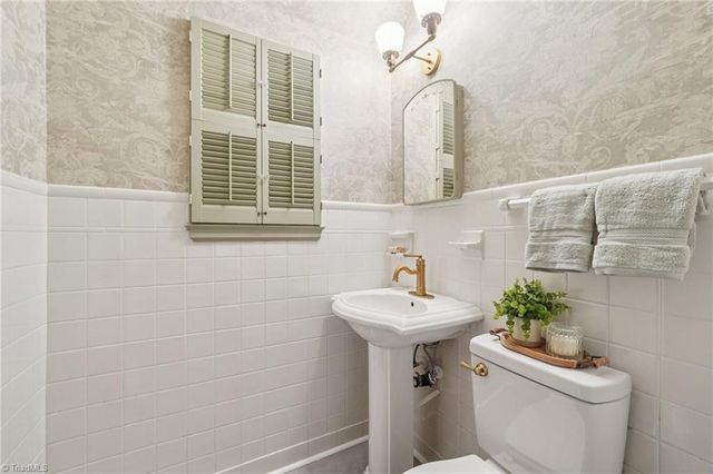 907 Sunset Drive, High Point, NC 27262