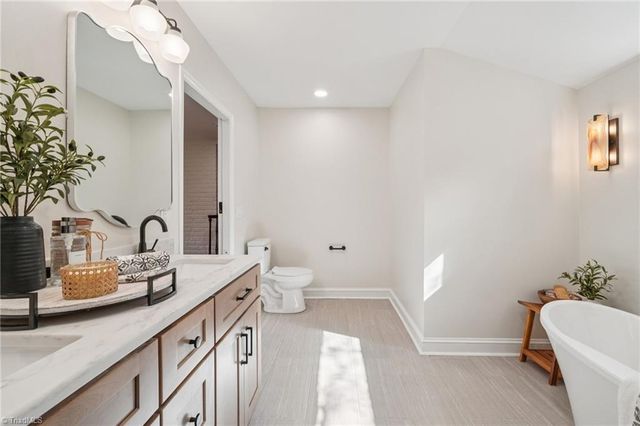 907 Sunset Drive, High Point, NC 27262