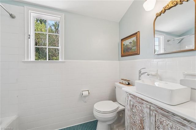 907 Sunset Drive, High Point, NC 27262