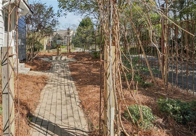 907 Sunset Drive, High Point, NC 27262