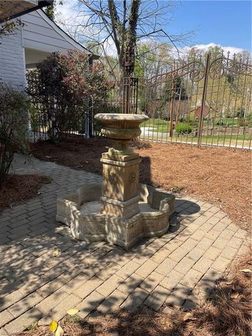 907 Sunset Drive, High Point, NC 27262