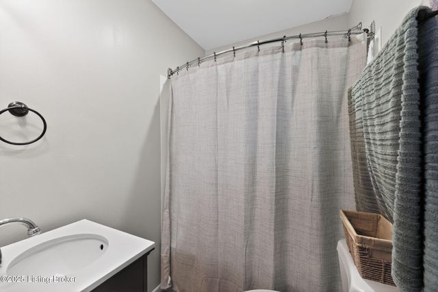 215 Oak St, Ludlow, KY 41016