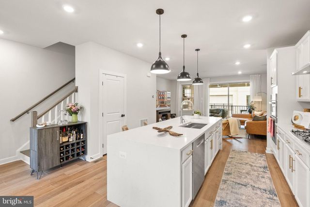 3722 MCLEAN AVE, Fairfax, VA 22030