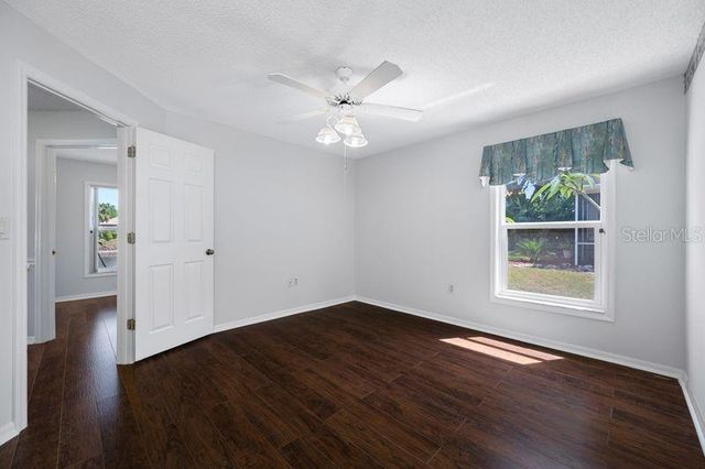 5321 GARDENS DR, Sarasota, FL 34243