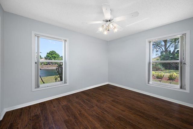 5321 GARDENS DR, Sarasota, FL 34243