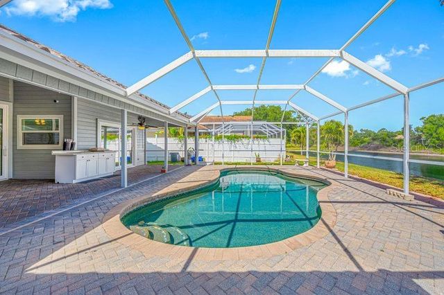 5321 GARDENS DR, Sarasota, FL 34243