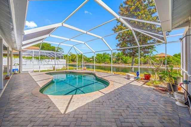 5321 GARDENS DR, Sarasota, FL 34243