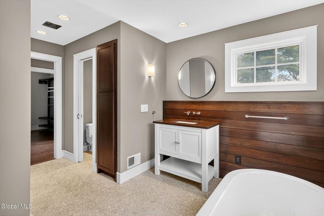 15A Font Grove Road, Bethlehem, NY 12159