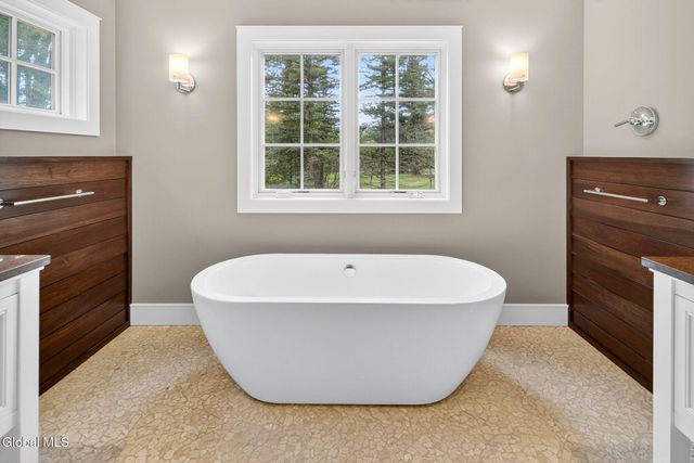 15A Font Grove Road, Bethlehem, NY 12159