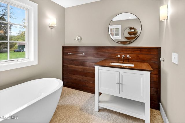 15A Font Grove Road, Bethlehem, NY 12159