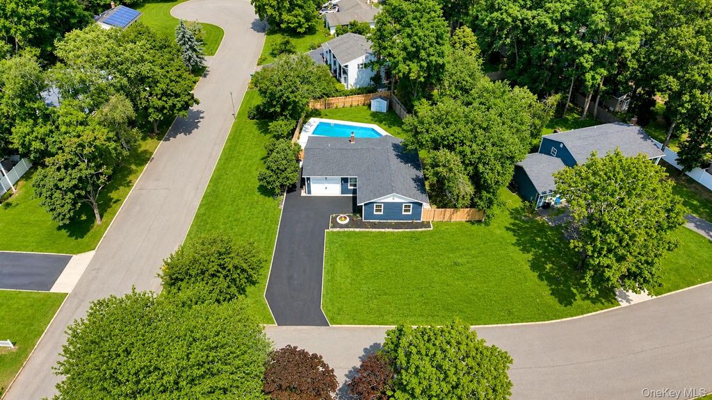 1 Martin Court, Coram, NY 11727 — photo 3