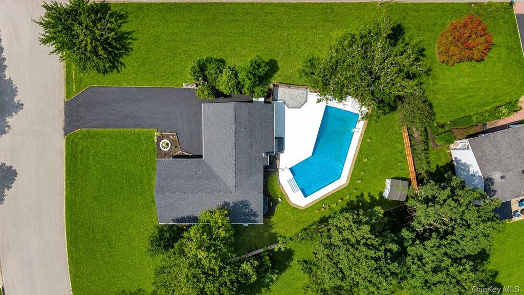 1 Martin Court, Coram, NY 11727 — photo 4