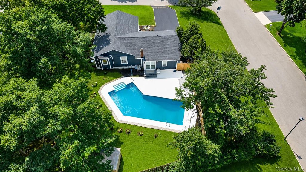1 Martin Court, Coram, NY 11727 — photo 5
