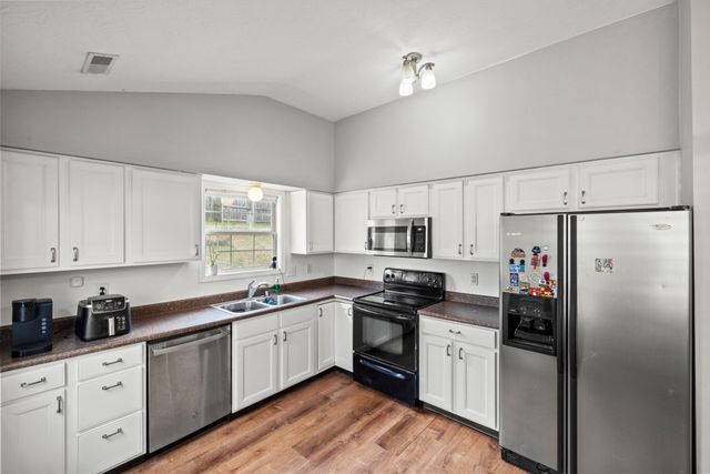 224 White Oak Trace, Lexington, KY 40511