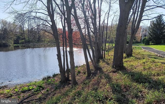 5012B DUNBARTON RD, Mount Laurel, NJ 08054