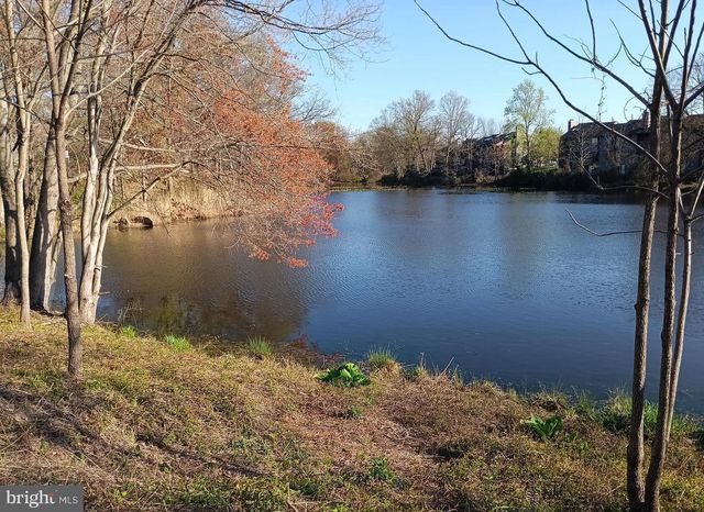 5012B DUNBARTON RD, Mount Laurel, NJ 08054