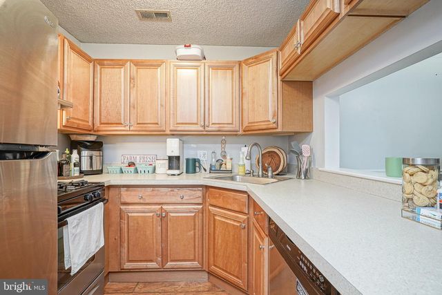 5012B DUNBARTON RD, Mount Laurel, NJ 08054
