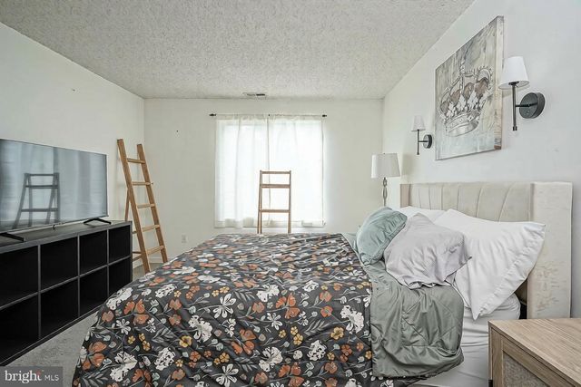 5012B DUNBARTON RD, Mount Laurel, NJ 08054