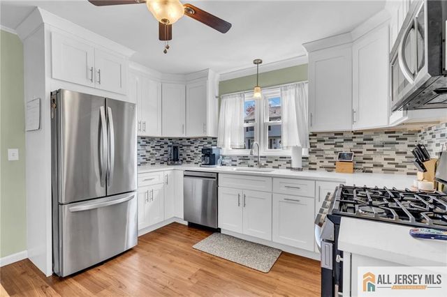 25 Woodview Avenue, Fords, NJ 08863