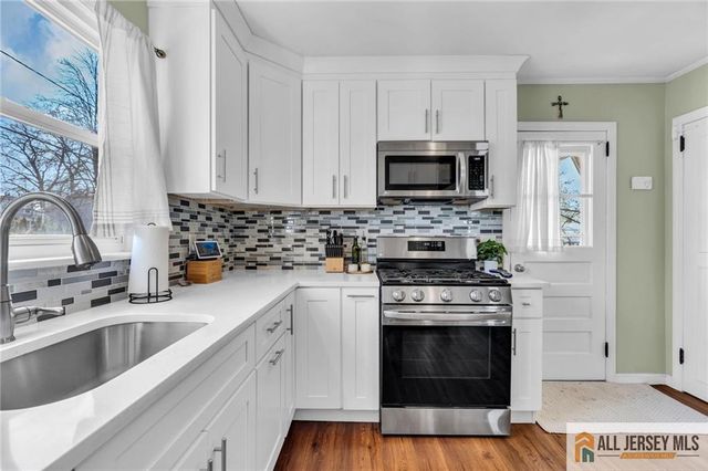 25 Woodview Avenue, Fords, NJ 08863