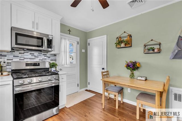 25 Woodview Avenue, Fords, NJ 08863