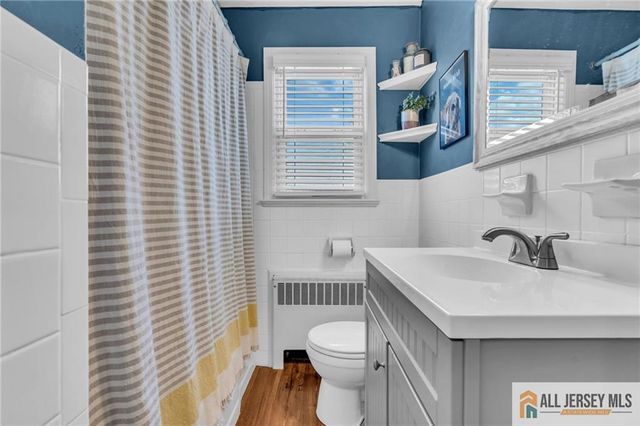 25 Woodview Avenue, Fords, NJ 08863