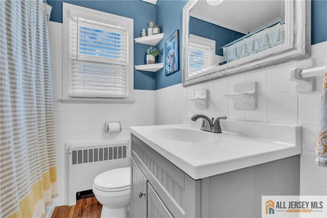 25 Woodview Avenue, Fords, NJ 08863